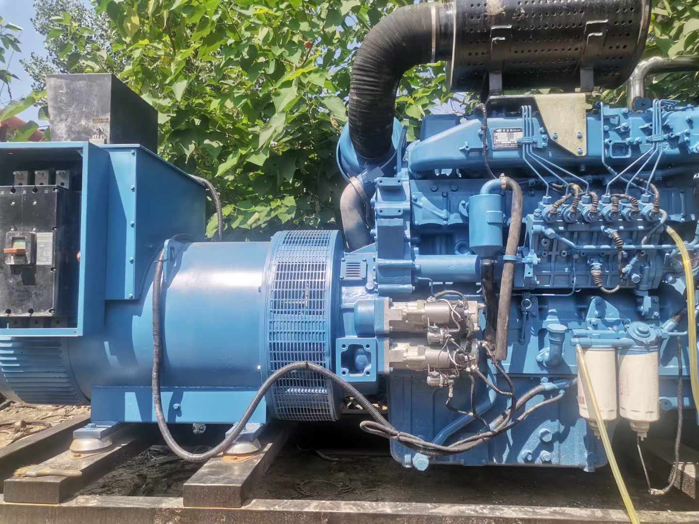 阎良详细说明降低 800kW 柴油发电机输出电流波动的方法