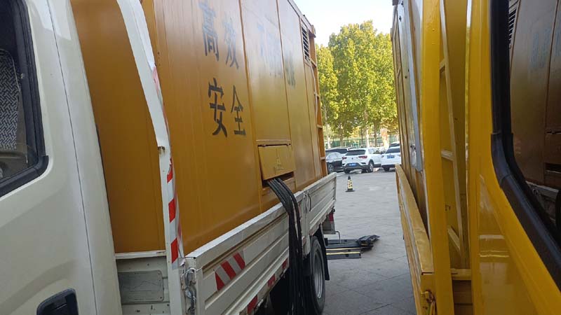 阎良如何判断柴油发电机组和UPS电源的切换时间是否符合要求？