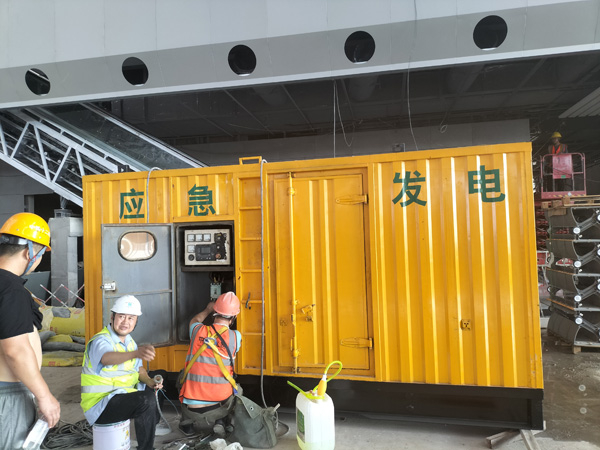 阎良怎样判断空气滤清器是否需要更换？