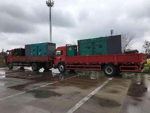 阎良涂抹密封胶后，需要等待多长时间才能安装水冷式机油散热器密封件？